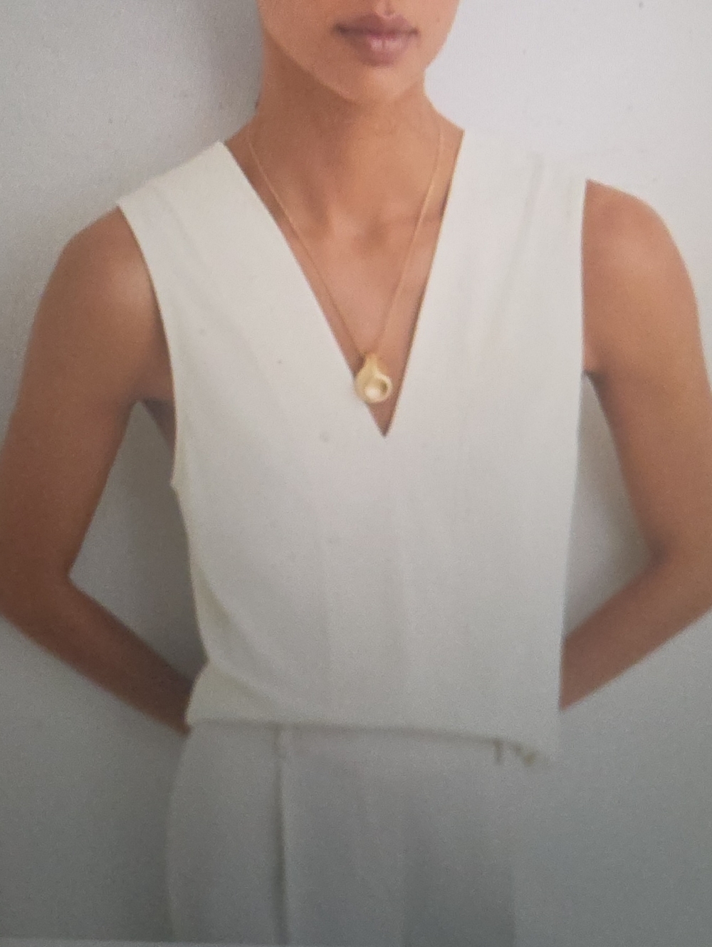Reiss Mira V-Neck Shell Top In Ivory Size L